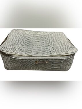 Stella & Dot Embossed Metallic Travel Jewelry Case / Bag